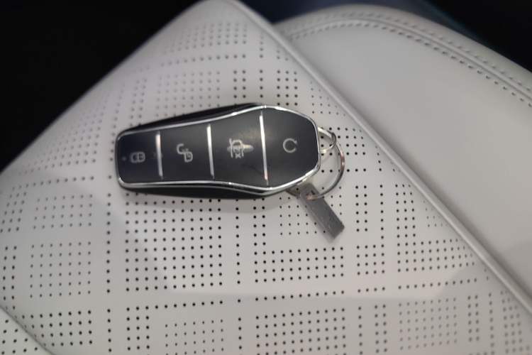 Used BYD Yuan UP 2024 401 km Active Version Interior 1