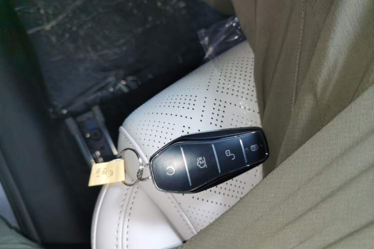 Used BYD Yuan UP 2024 401 km Active Version Interior 1