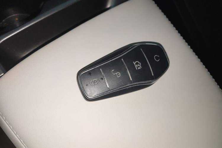 Used BYD Yuan UP 2024 401 km Active Version Interior 1