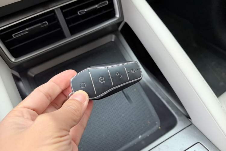 Used BYD Yuan UP 2024 401 km Active Version Interior 1