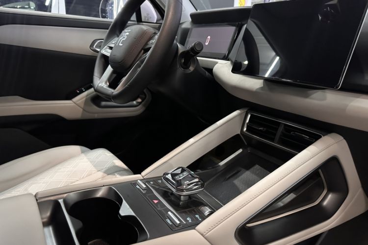 Used BYD Yuan UP 2024 401 km Active Version Interior 3