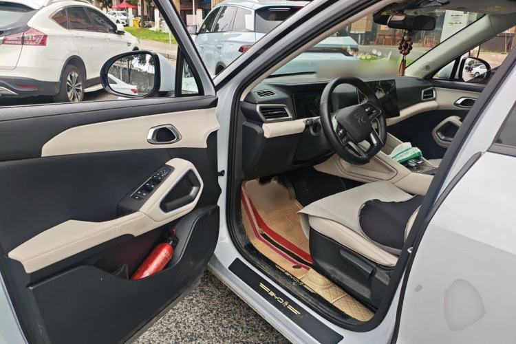 Used BYD Yuan UP 2024 401KM Leading Edition Interior 3