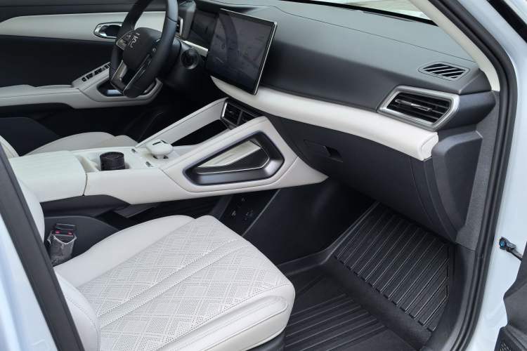 Used BYD Yuan UP 2024 401KM Beyond Edition Interior 3