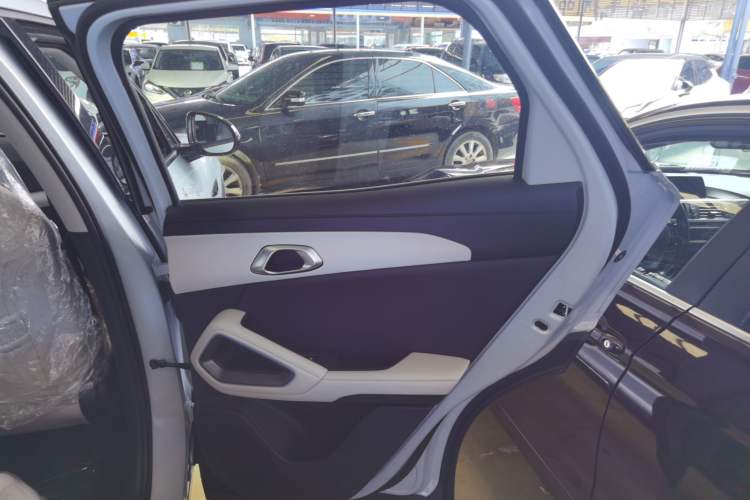 Used BYD Yuan UP 2024 401 km Active Version Interior 3