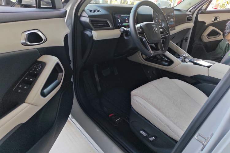Used BYD Yuan UP 2024 401KM Leading Edition Interior 3