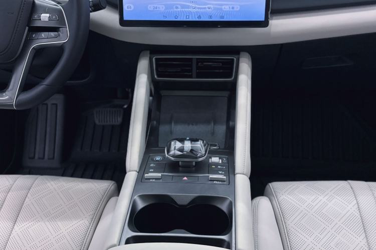 Used BYD Yuan UP 2024 401KM Beyond Edition Interior 4