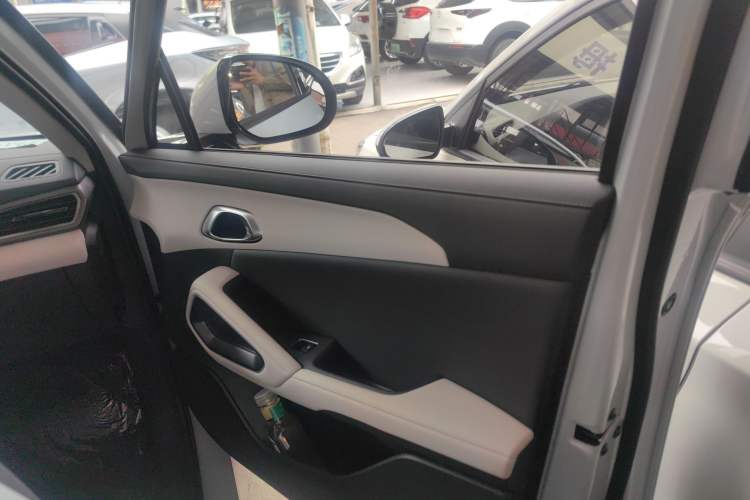Used BYD Yuan UP 2024 401 km Active Version Interior 5