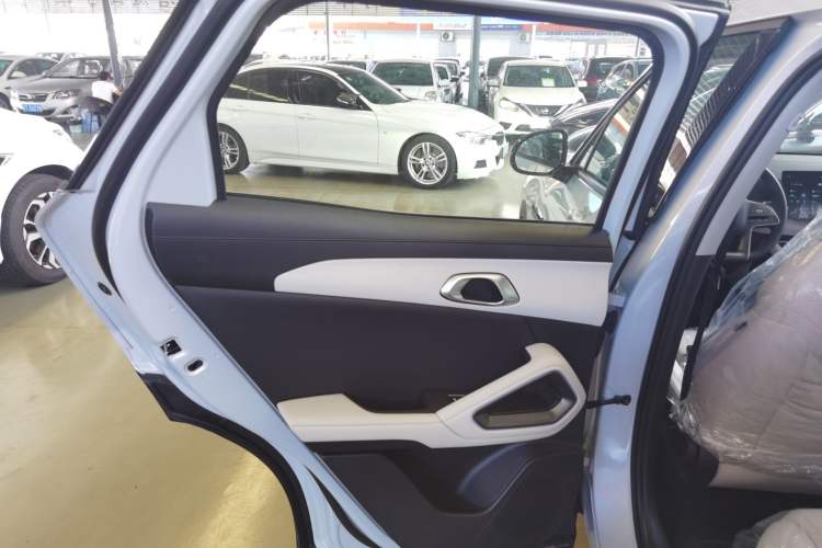 Used BYD Yuan UP 2024 401 km Active Version Interior 5