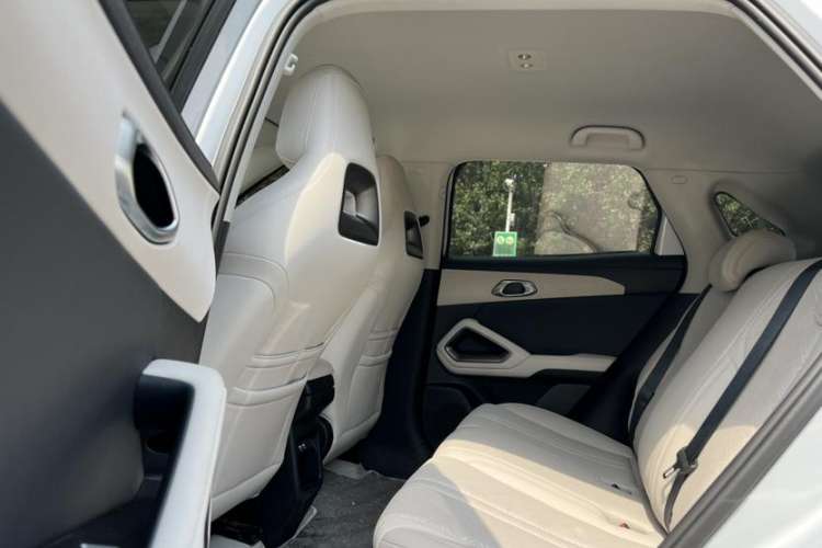 Used BYD Yuan UP 2024 301KM Leading Edition Interior 6