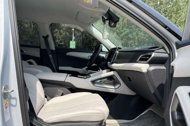 Used BYD Yuan UP 2024 301KM Leading Edition Interior 7