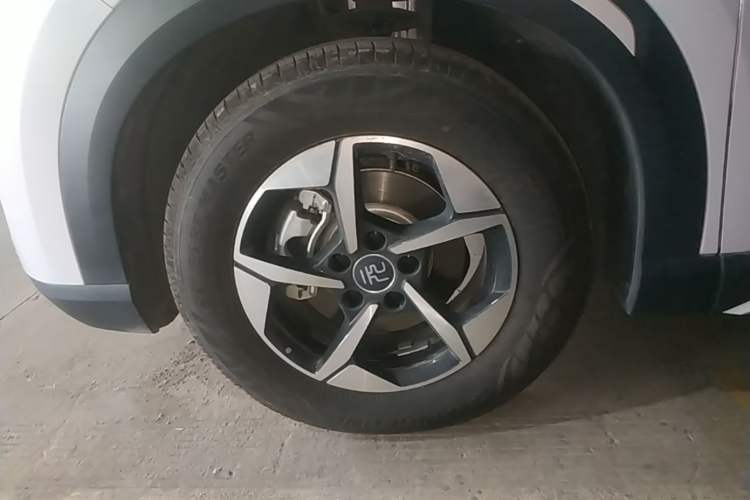 Used BYD Yuan UP 2024 401KM Beyond Edition Left Front Wheel Hub