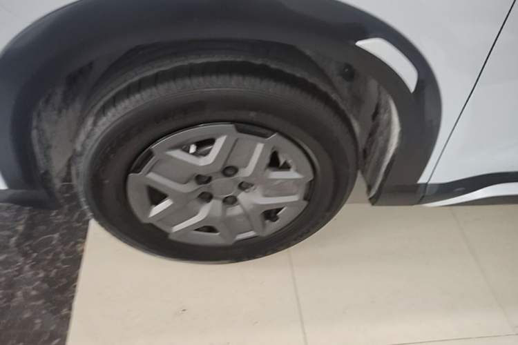 Used BYD Yuan UP 2024 401 km Active Version Left Front Wheel Hub
