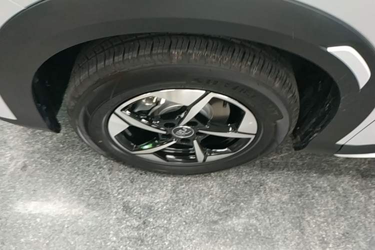 Used BYD Yuan UP 2024 401KM Leading Edition Left Front Wheel Hub