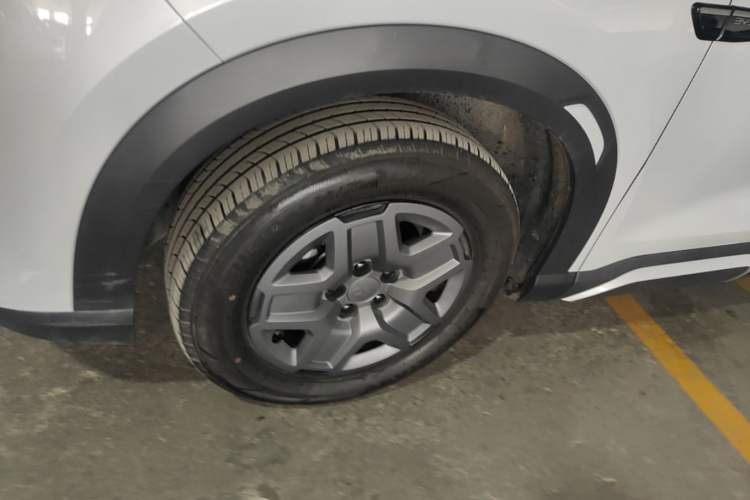 Used BYD Yuan UP 2024 401 km Active Version Left Front Wheel Hub