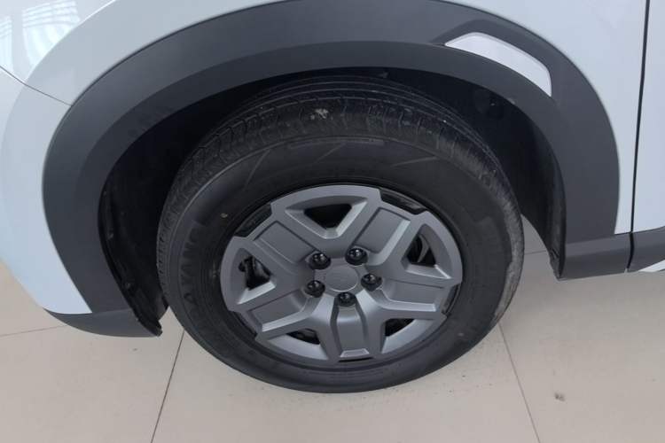 Used BYD Yuan UP 2024 401 km Active Version Left Front Wheel Hub