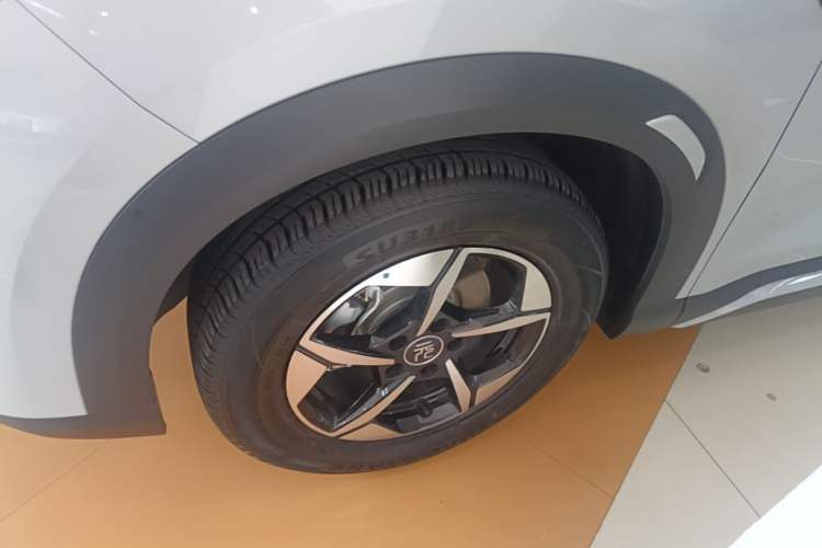 Used BYD Yuan UP 2024 401KM Leading Edition Left Front Wheel Hub