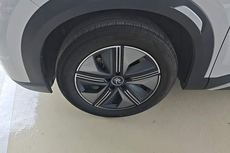 Used BYD Yuan UP 2024 401KM Beyond Edition Left Front Wheel Hub