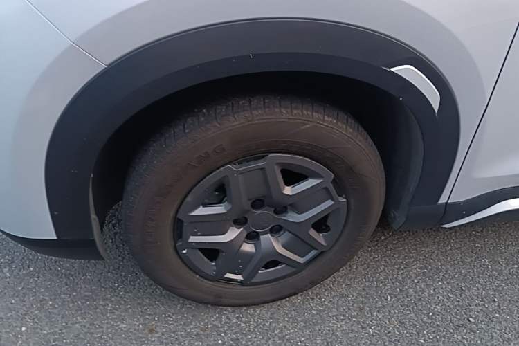 Used BYD Yuan UP 2024 401 km Active Version Left Front Wheel Hub