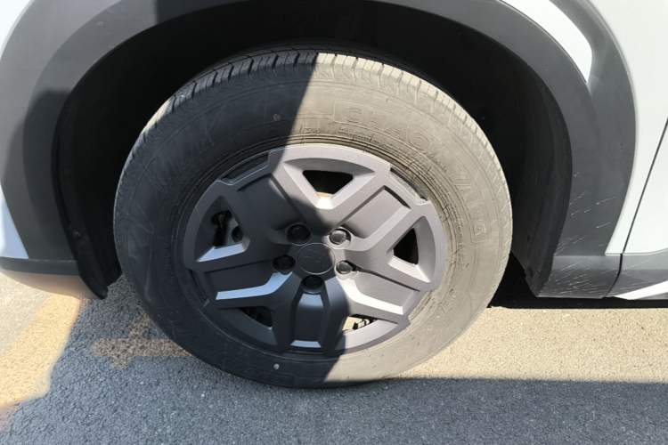 Used BYD Yuan UP 2024 401 km Active Version Left Front Wheel Hub