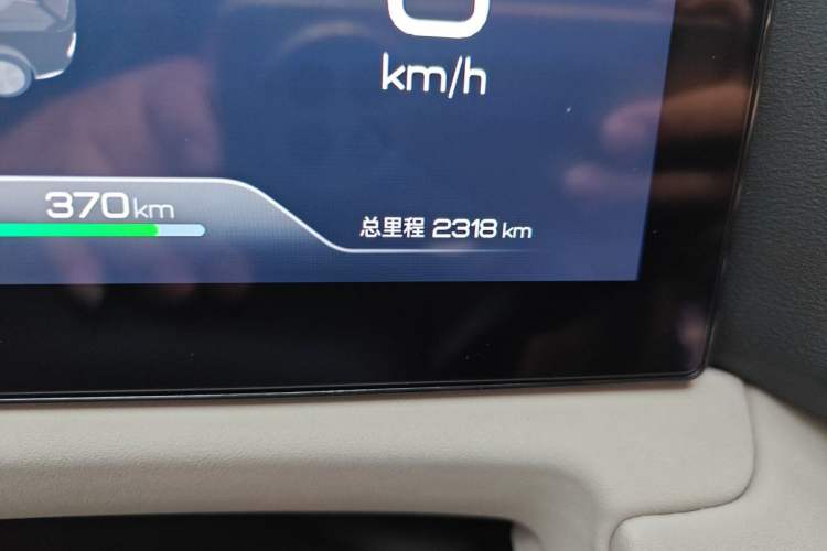 Used BYD Yuan UP 2024 401 km Active Version Odometer Close Up