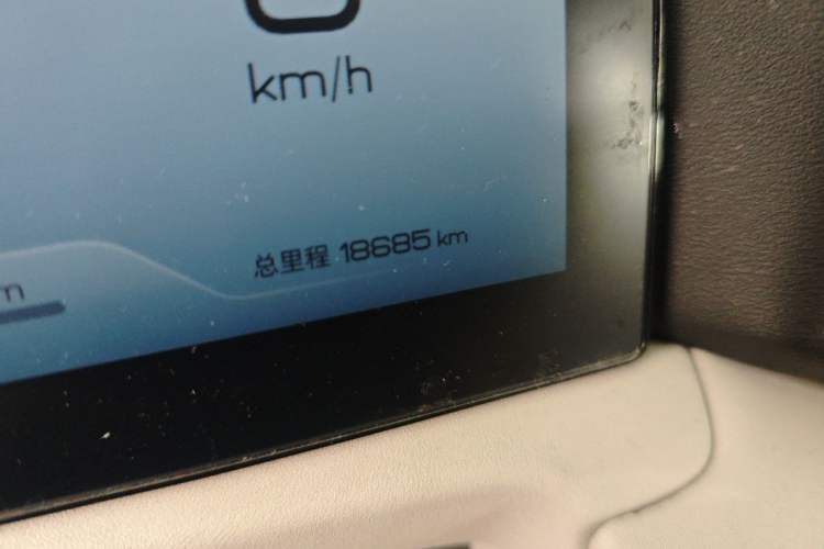 Used BYD Yuan UP 2024 401 km Active Version Odometer Close Up