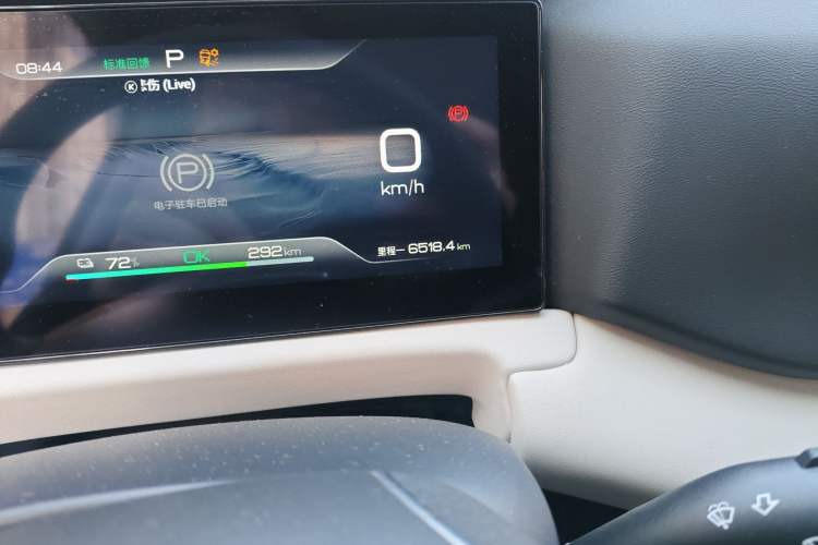 Used BYD Yuan UP 2024 401 km Active Version Odometer Close Up