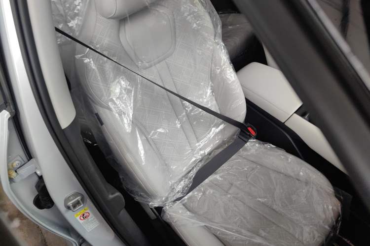 Used BYD Yuan UP 2024 401 km Active Version Right Front Seat