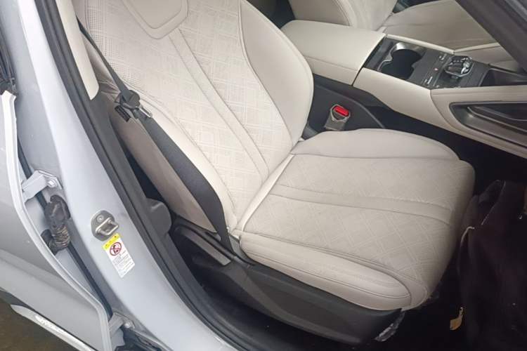 Used BYD Yuan UP 2024 401KM Leading Edition Right Front Seat