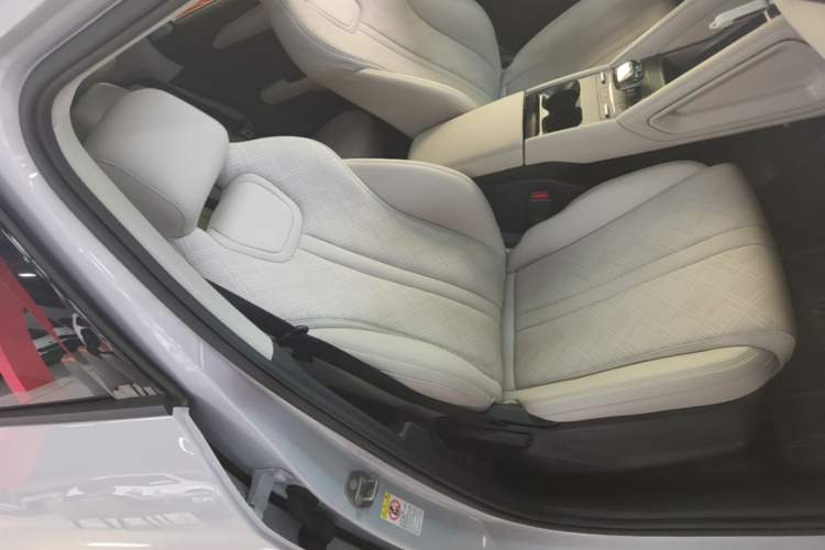 Used BYD Yuan UP 2024 401 km Active Version Right Front Seat