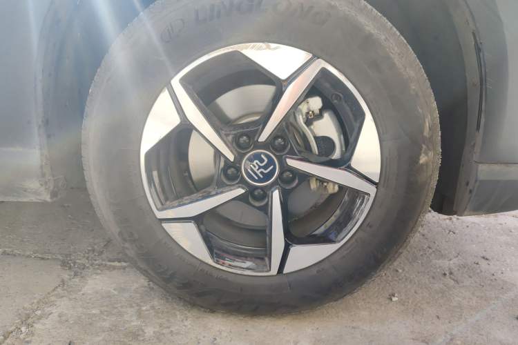 Used BYD Yuan UP 2024 301KM Leading Edition Right Front Wheel Hub