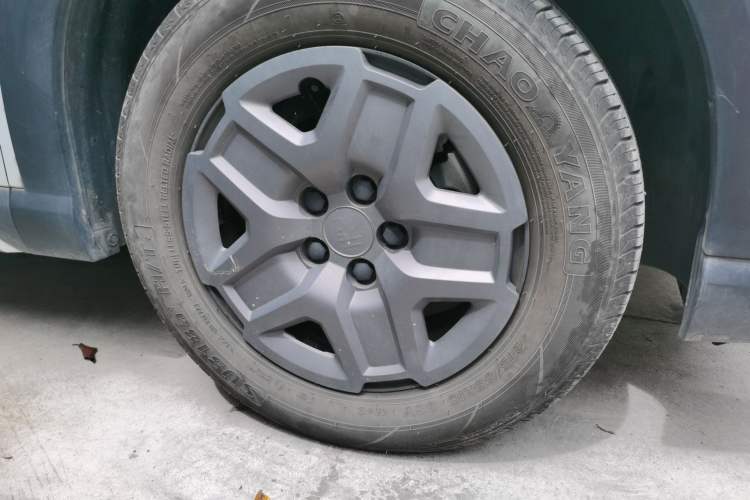 Used BYD Yuan UP 2024 401 km Active Version Right Front Wheel Hub