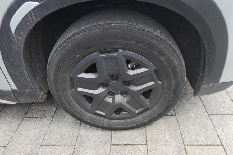 Used BYD Yuan UP 2024 401 km Active Version Right Front Wheel Hub