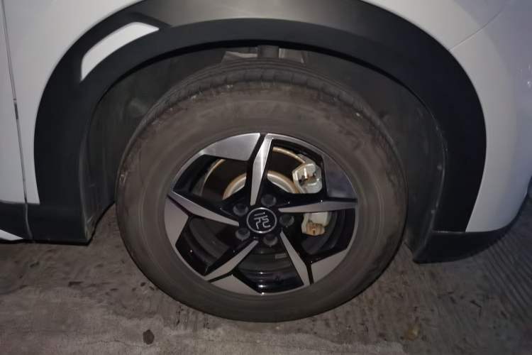 Used BYD Yuan UP 2024 401KM Leading Edition Right Front Wheel Hub