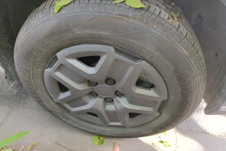 Used BYD Yuan UP 2024 401 km Active Version Right Front Wheel Hub