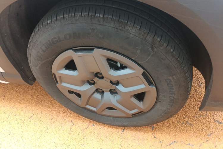 Used BYD Yuan UP 2024 401 km Active Version Right Front Wheel Hub