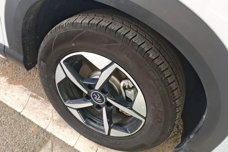Used BYD Yuan UP 2024 401KM Leading Edition Right Front Wheel Hub