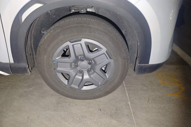 Used BYD Yuan UP 2024 401 km Active Version Right Front Wheel Hub