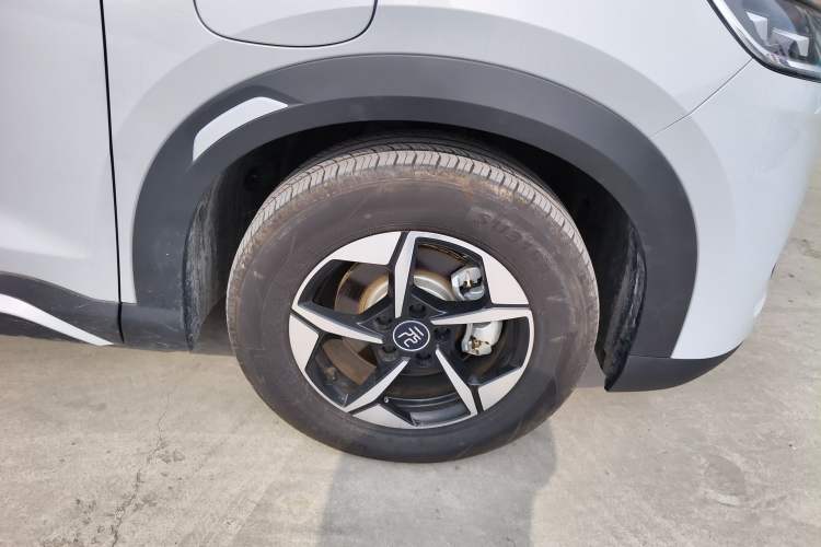 Used BYD Yuan UP 2024 401KM Leading Edition Right Front Wheel Hub