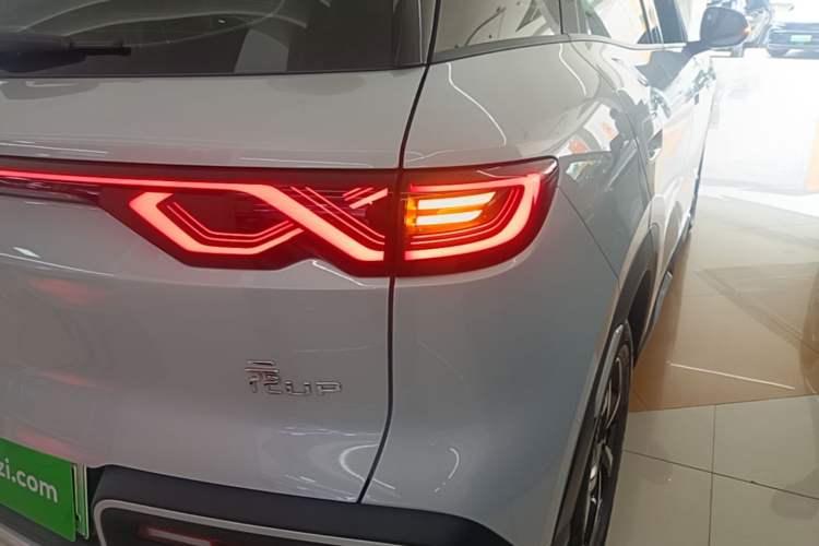 Used BYD Yuan UP 2024 401KM Leading Edition Right Rear Taillight