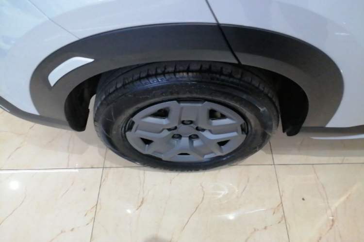 Used BYD Yuan UP 2024 401 km Active Version Right Rear Wheel Hub