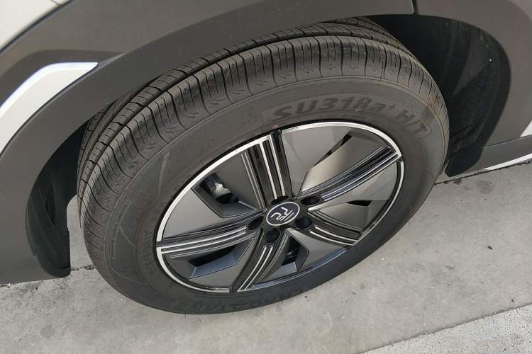 Used BYD Yuan UP 2024 401KM Beyond Edition Right Rear Wheel Hub