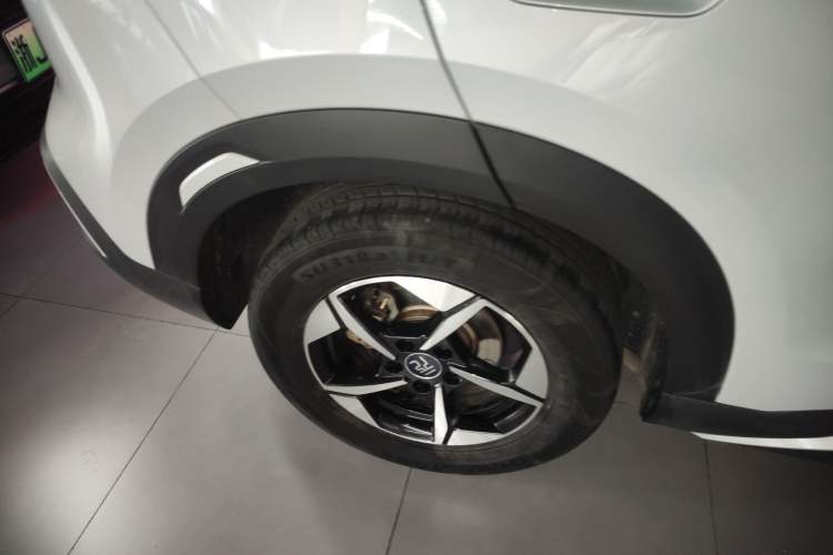 Used BYD Yuan UP 2024 401KM Leading Edition Right Rear Wheel Hub