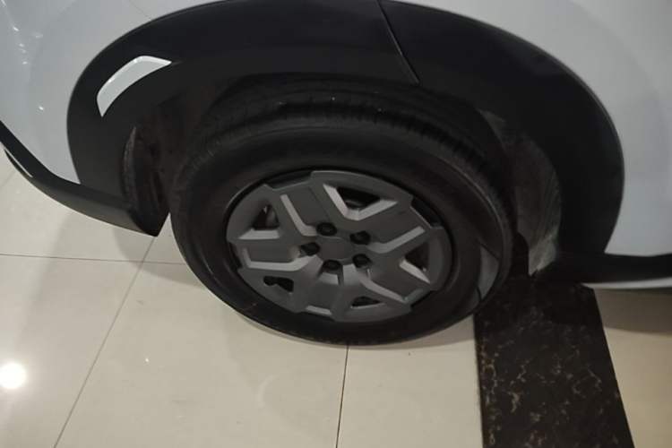 Used BYD Yuan UP 2024 401 km Active Version Right Rear Wheel Hub