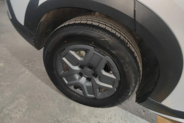 Used BYD Yuan UP 2024 401 km Active Version Right Rear Wheel Hub