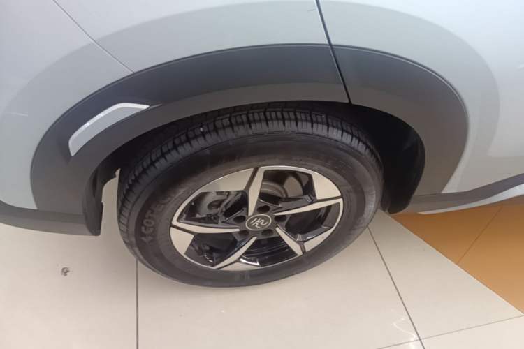 Used BYD Yuan UP 2024 401KM Leading Edition Right Rear Wheel Hub
