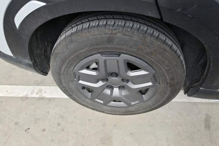 Used BYD Yuan UP 2024 401 km Active Version Right Rear Wheel Hub