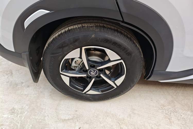 Used BYD Yuan UP 2024 401KM Leading Edition Right Rear Wheel Hub