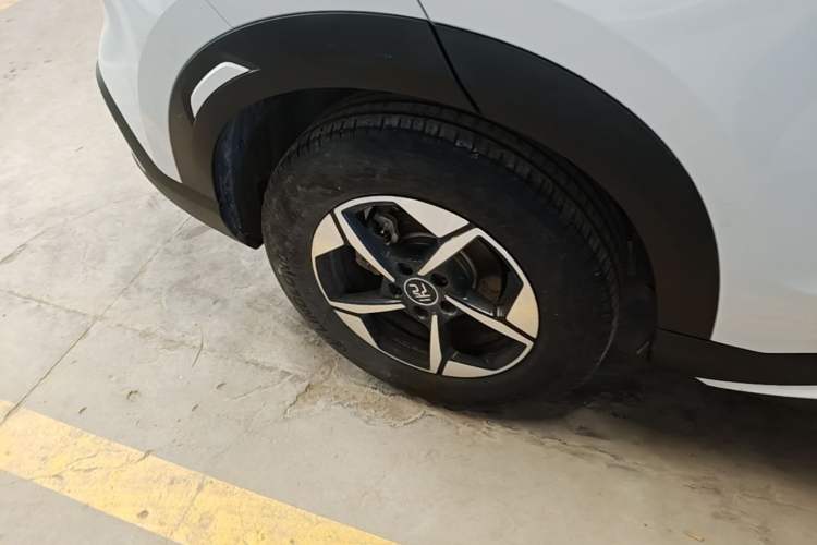 Used BYD Yuan UP 2024 401KM Leading Edition Right Rear Wheel Hub
