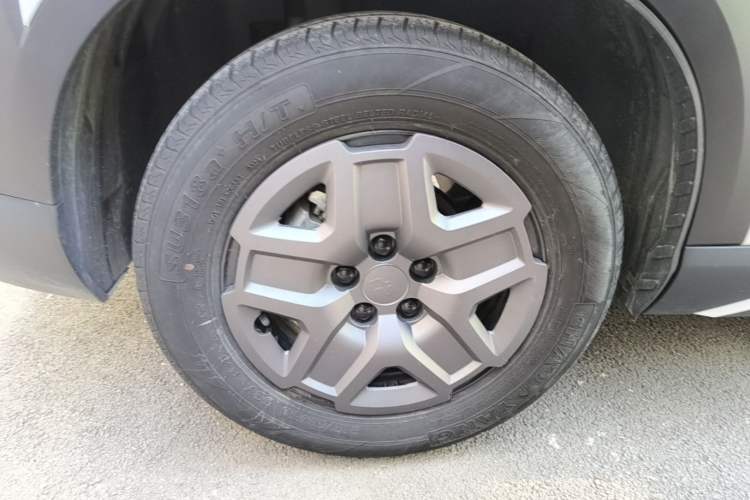 Used BYD Yuan UP 2024 401 km Active Version Right Rear Wheel Hub