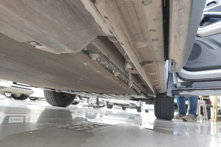 Used BYD Yuan UP 2024 401 km Active Version Right Side Sill